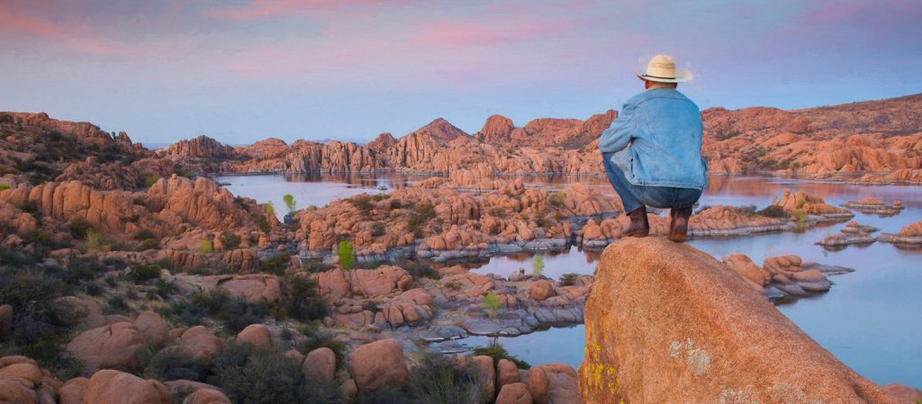 USA, Arizona, Prescott, Watson Lake reservoir at sunset, MR